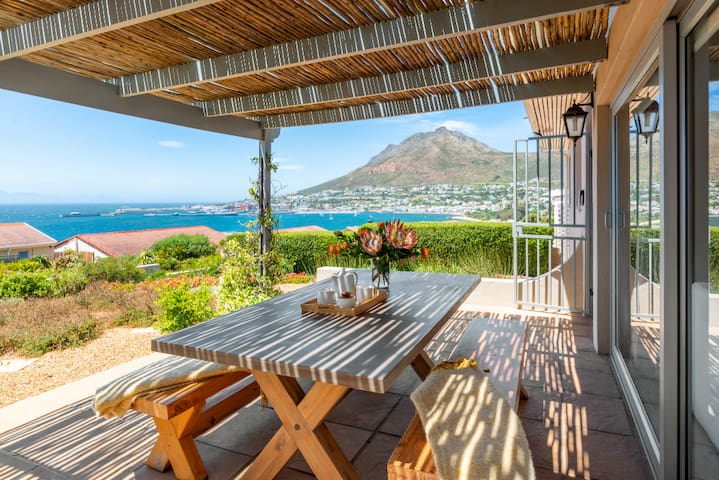 Neptune Cottage – Views of False Bay Coastline