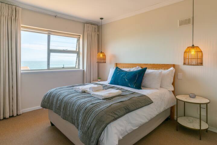 Neptune Cottage – Views of False Bay Coastline gallery image 2