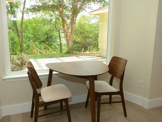 Beautifully remodeled & spacious 4bd/3ba house gallery image 4