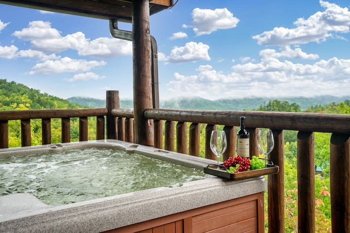 Mountain Views! Luxury 5-star Cabin! Hot Tub & Private Hiking Into Gsmnp - Wears Valley, TN