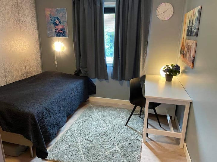 120 см легло и матрак под леглото. 2 деца и 1 възрастен?