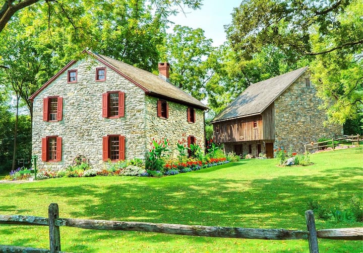 Historic Amish homestead Barn loft apartment