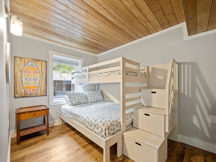 ห้องนอนเตียงสองชั้นแบบพีระมิด