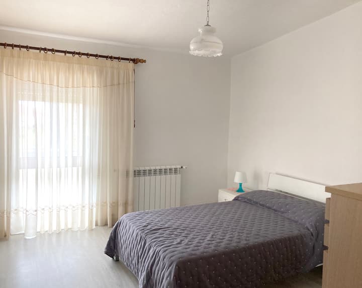 Bedroom 4 with middle body bed, t-shirt and closet (attic)