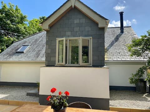Cosy hideaway in the countryside with log fire