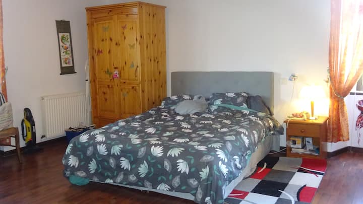 ห้องนอน N ° 4 เรียกว่า "Débora ": เตียง 160 ซม. หน้าต่างบานใหญ่และวิวโซ่ของ Belledonne