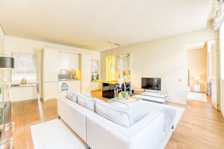 Modern T2 by Time-Out Market-with AC and history