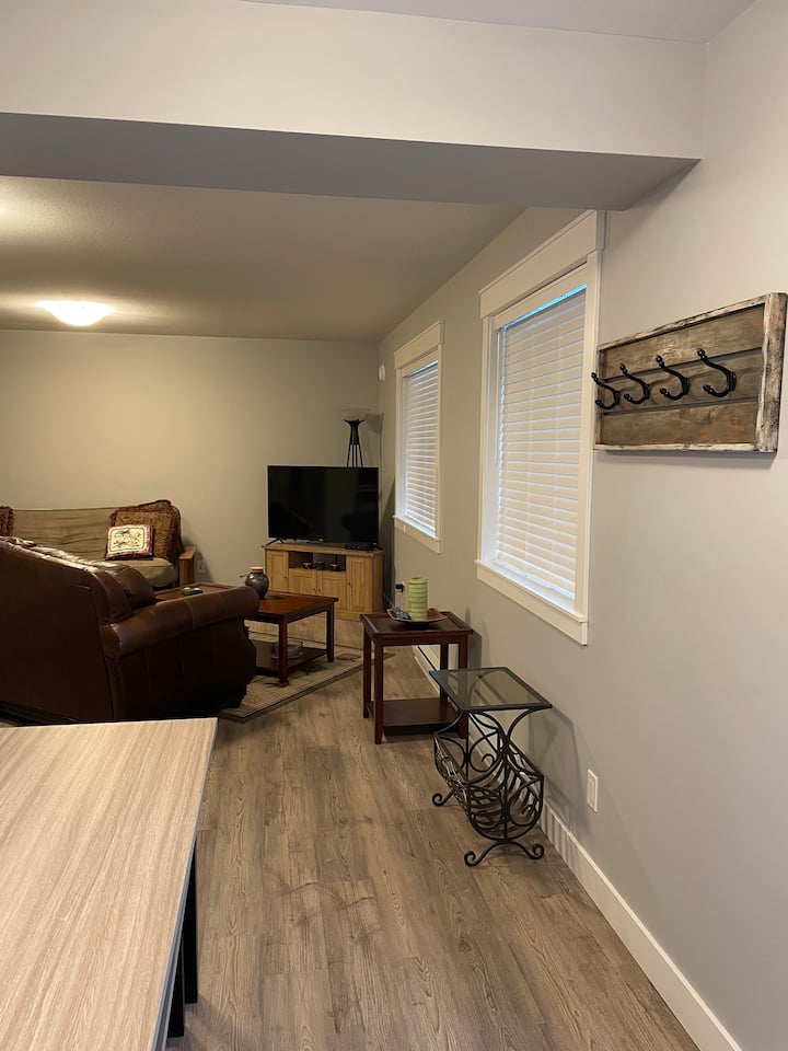 Cozy 1 Bedroom Private Suite - Campbell River