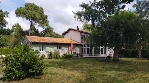 BETWEEN LAKE AND OCEAN, SPACIOUS AND QUIET