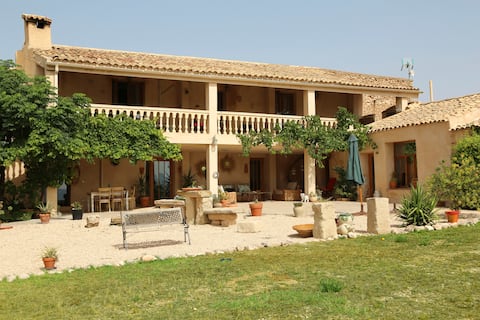 El Garbillero: A pleasant farmhouse in a natural setting