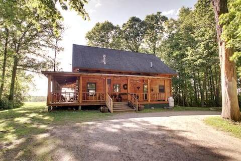 Beautiful Log Cabin with views near Lake