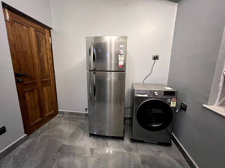 Fridge / washer with dryer