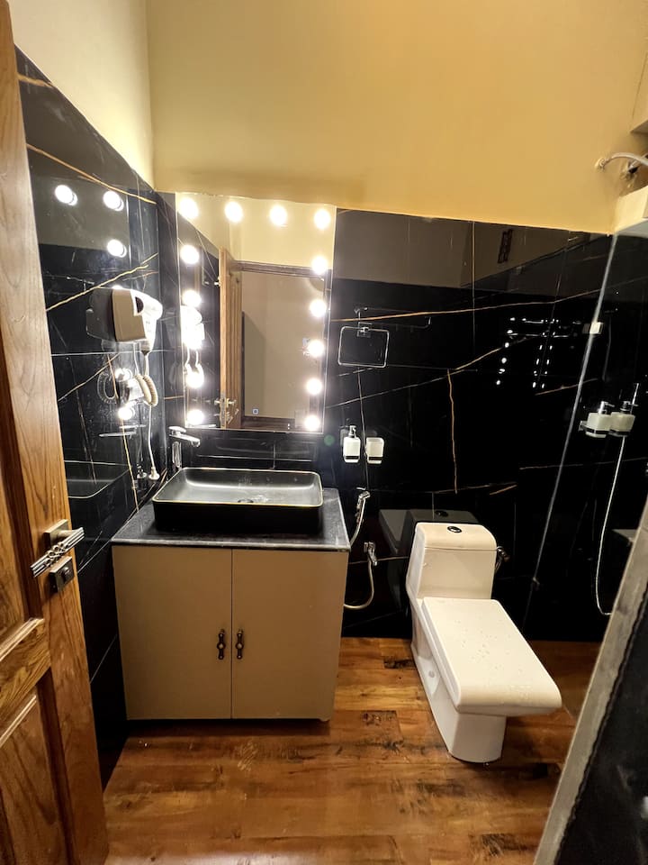 Master room Bath