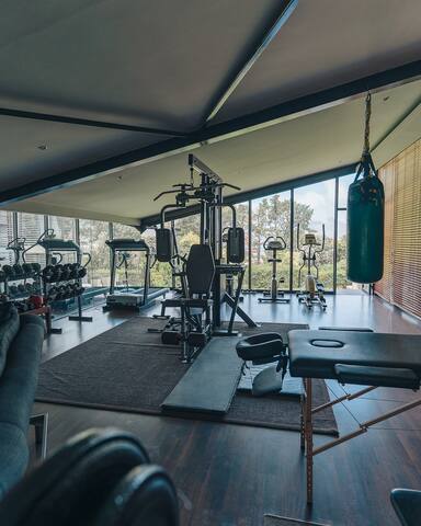 Sea and Mountain Views/Gym/Pool/BBQ gallery image 4