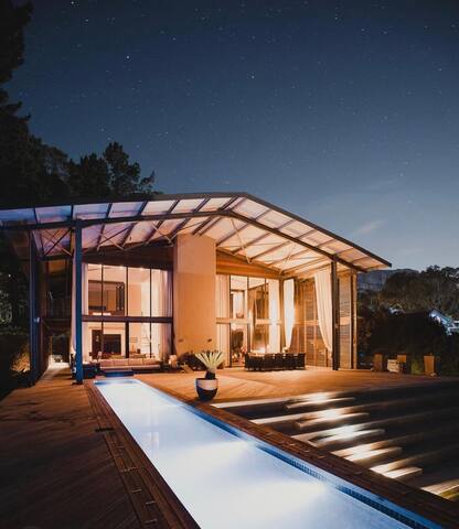 Sea and Mountain Views/Gym/Pool/BBQ gallery image 2