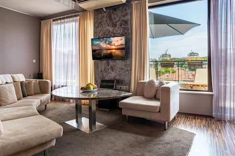 Top performing Airbnb: SUNCITY apartment in top center, amazing terrace in Варна