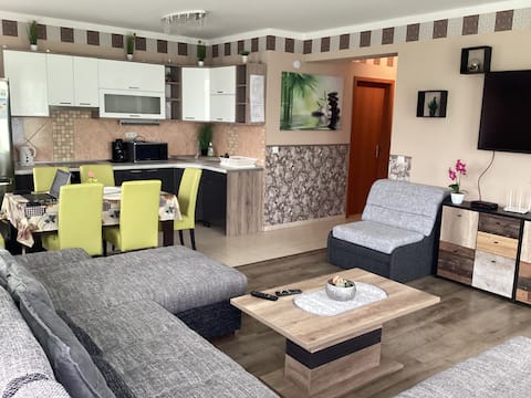 MONESI LUX apartman 
Debreceni út 2. 
2szoba+nappali