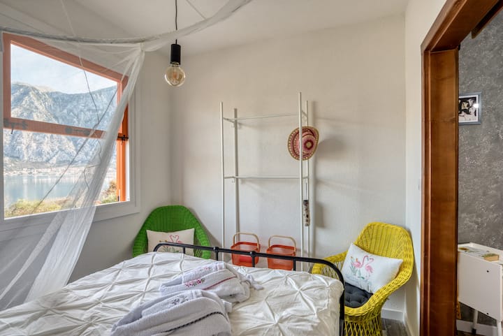 我告诉您醒来时向左看！再见！