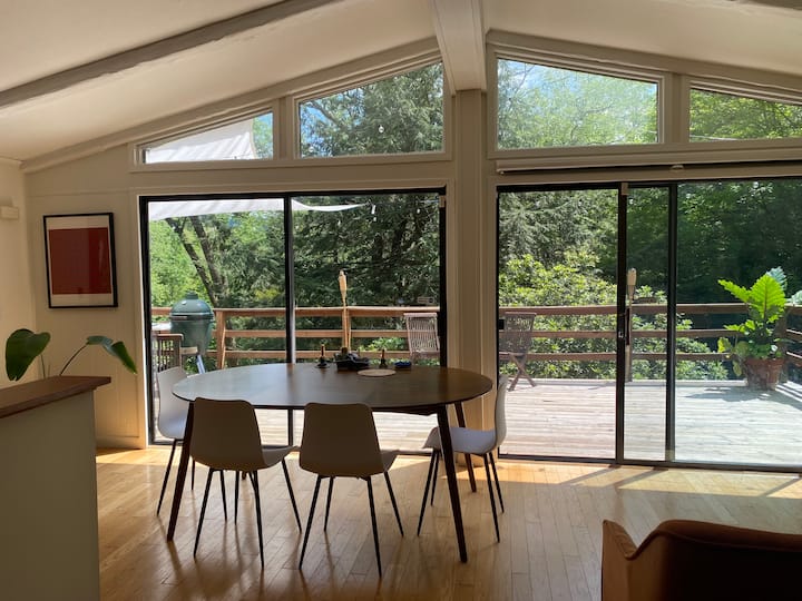 Quiet nature retreat with a brook on 38 acres Cabins for Rent in Austerlitz, New York, United