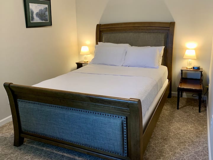 Widmer套房的标准双人床