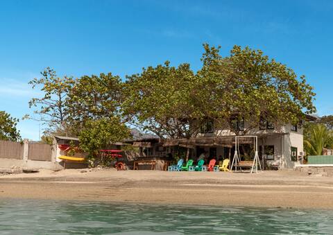 Tirta Shores 3BR BEACHfront HOUSE, Lian, Batangas
