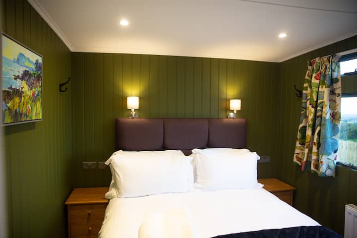 Kingsize кревет во Peweet 