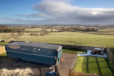 Peweet -amazing Showmans Wagon + Hot Tub