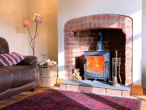 Oak House, Leyland, 3min M6 - spacious and lovely
