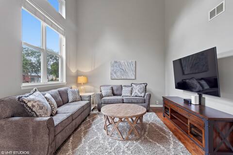 4 Bedroom House - Close to Everything - Naperville