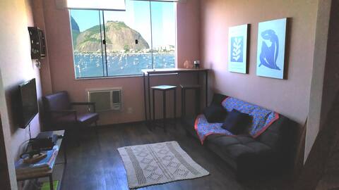 Charming Botafogo loft with movie views