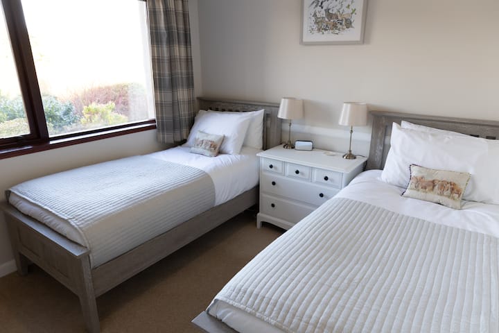 Twin Bedroom