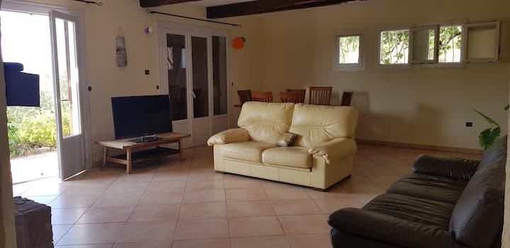Villa Avec Piscine  Sur 10 000 M à 3,5 Km De Cuers - Provence-Alpes-Côte d'Azur (PACA)