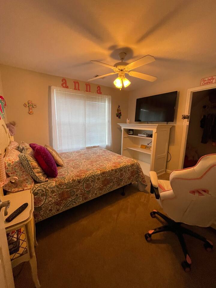 Dormitorio de arriba: cama tamaño queen