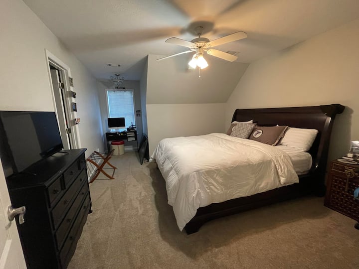 Dormitorio de arriba: cama tamaño king