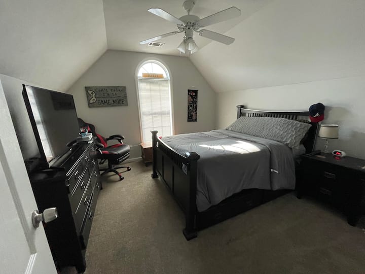 Dormitorio de arriba: cama completa