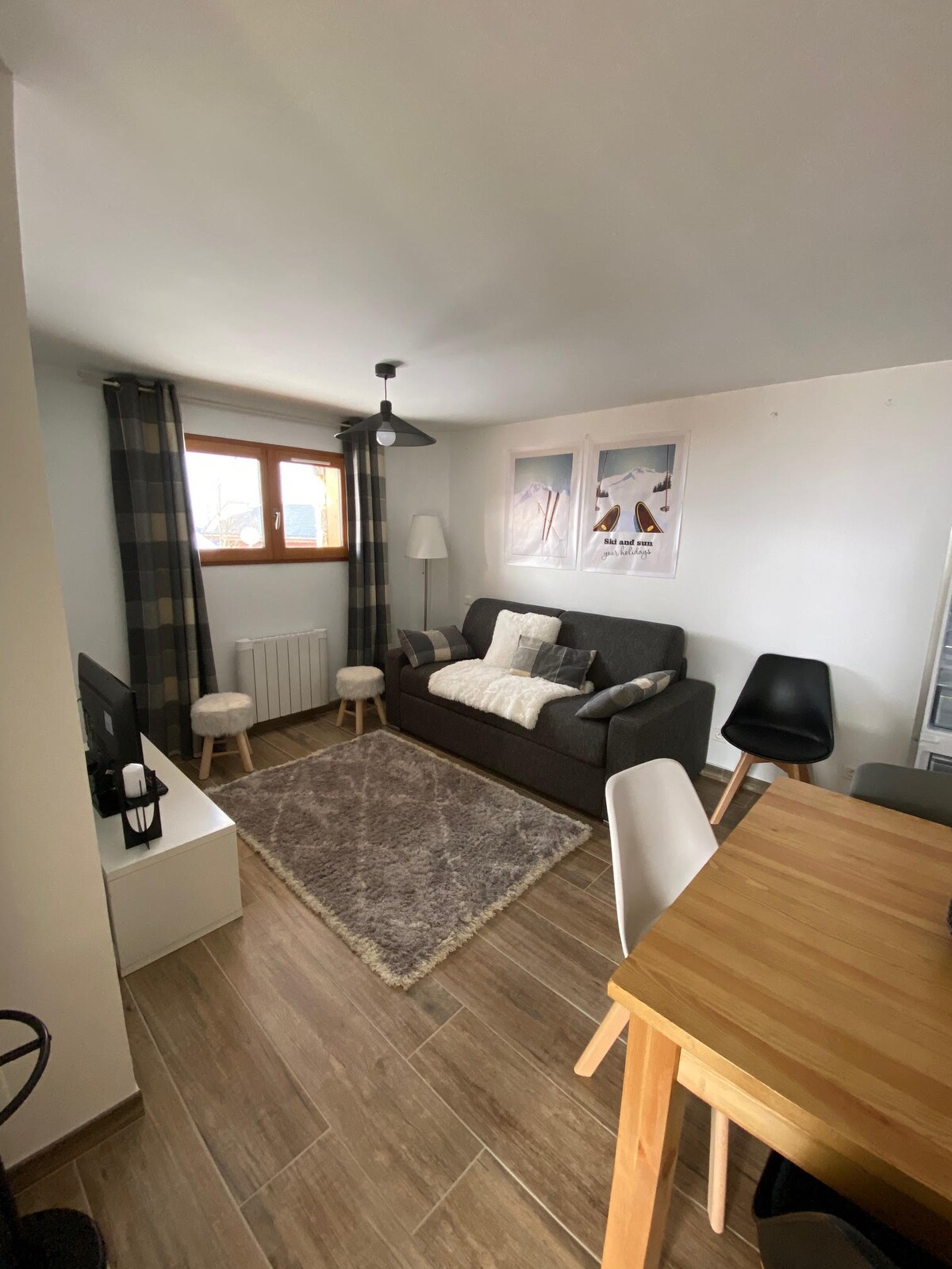 Popular Airbnb listing: Panoramic View Cottage - Guzet Neige - Pyrenees in Ustou