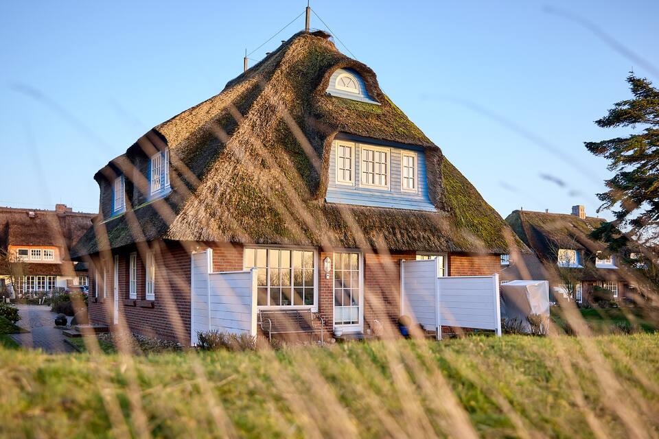 Moderne Strandvilla mit Pool