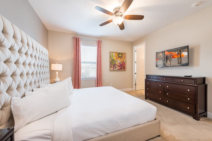 Bedroom #6 - King Bed with private bath