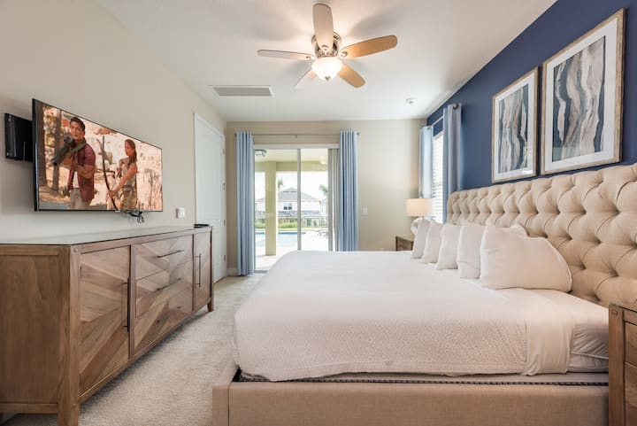 Bedroom #1 - First Floor Master with en suite bathroom - Access to pool area 