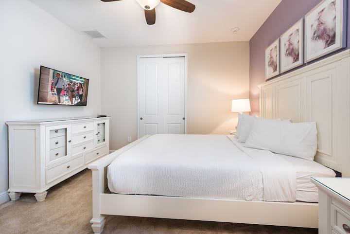  Bedroom #4 - Queen bed with connecting Jack and Jill bathroom