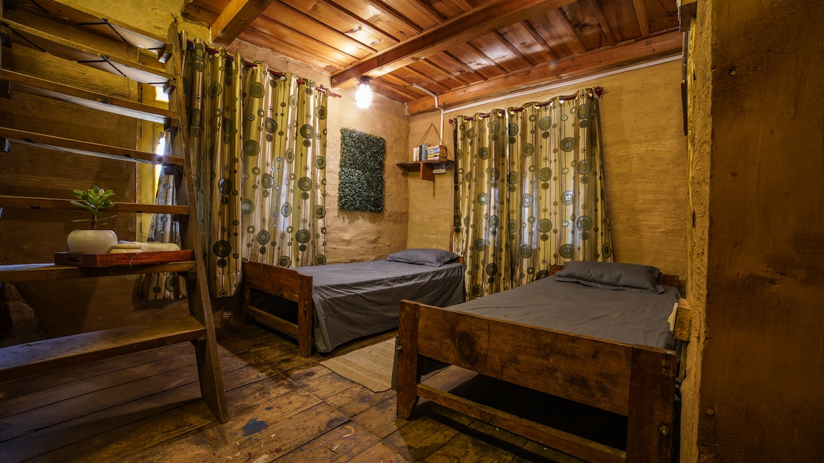 Bedroom 1 — Twin Room