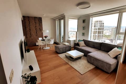 City view from 27th floor, free parking, keyless