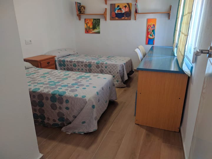 Стая 3, с две единични легла