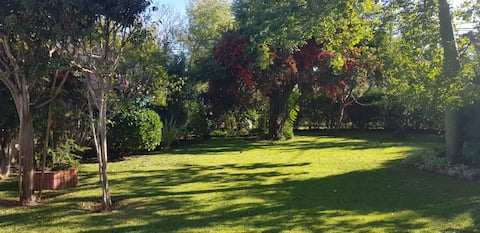 Casona La Florida. Park and Pool a short walk from the river