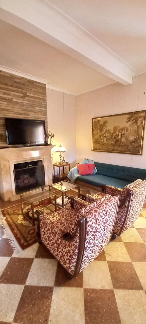 Top performing Airbnb: Casona La Florida. Park and Pool a short walk from the river in Rosario
