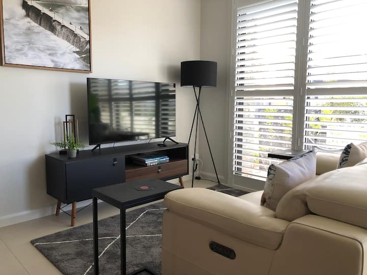 Luxurious One Bedroom Unit With Private Entrance - Golden Beach