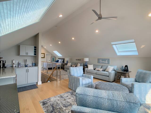 Luxury Beachside Getaway with Ocean Views gallery image 2