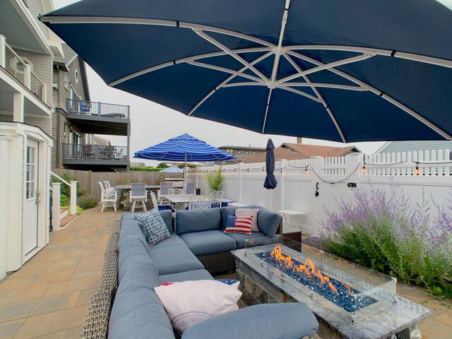 Luxury Beachside Getaway with Ocean Views gallery image 3