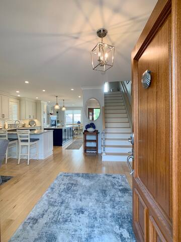 Luxury Beachside Getaway with Ocean Views gallery image 4