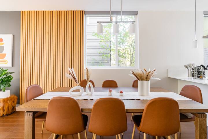 Walk to CapHill 4B2B Designer Home w/ Rooftop deck gallery image 2